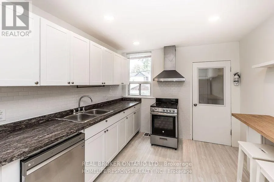 20 GOLDEN AVENUE W