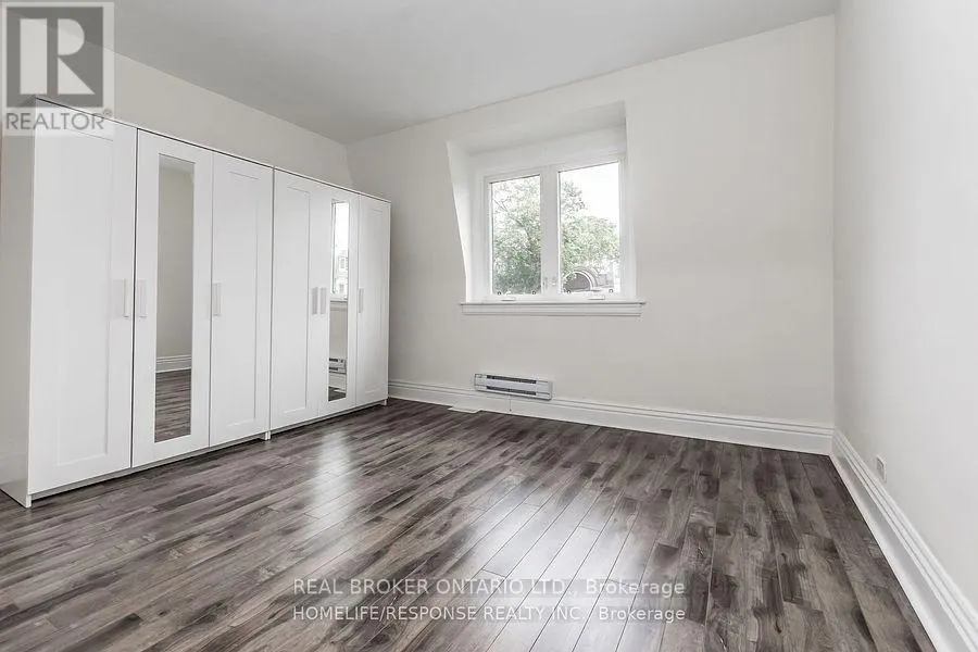 20 GOLDEN AVENUE W
