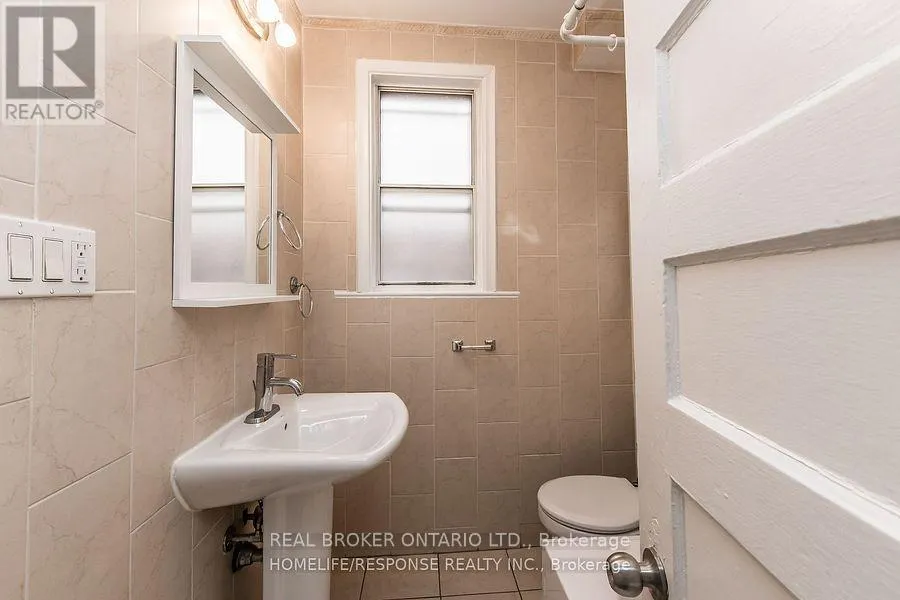 20 GOLDEN AVENUE W