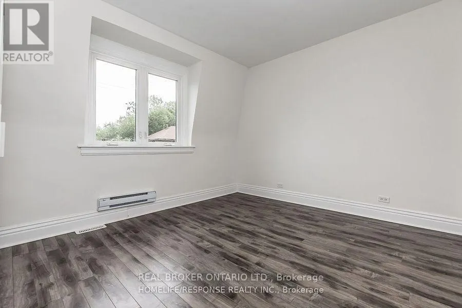 20 GOLDEN AVENUE W