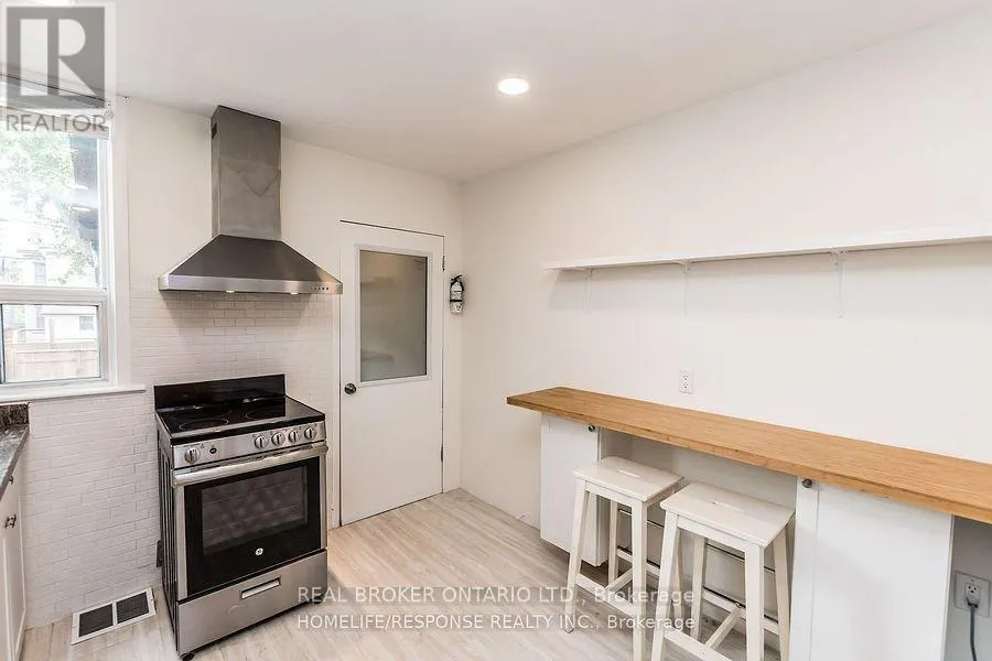 20 GOLDEN AVENUE W