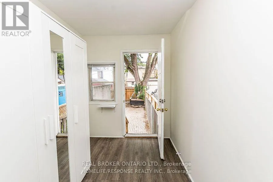 20 GOLDEN AVENUE W