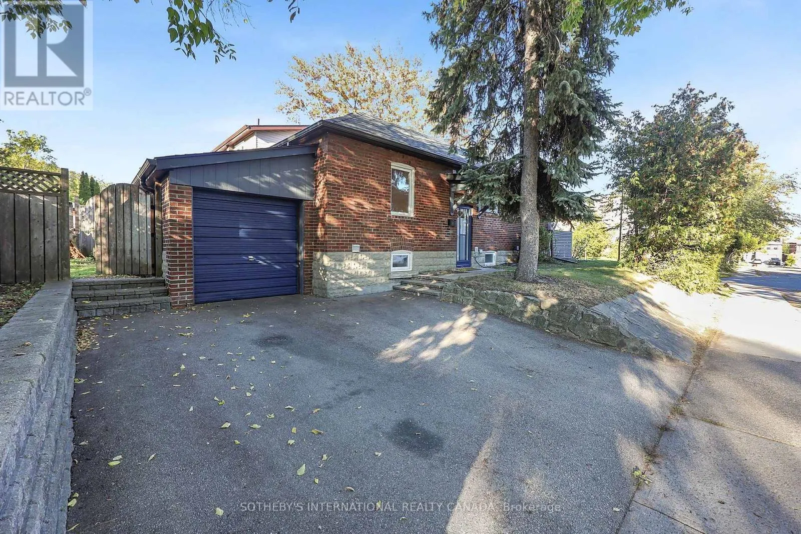 16 SMITHFIELD DRIVE
