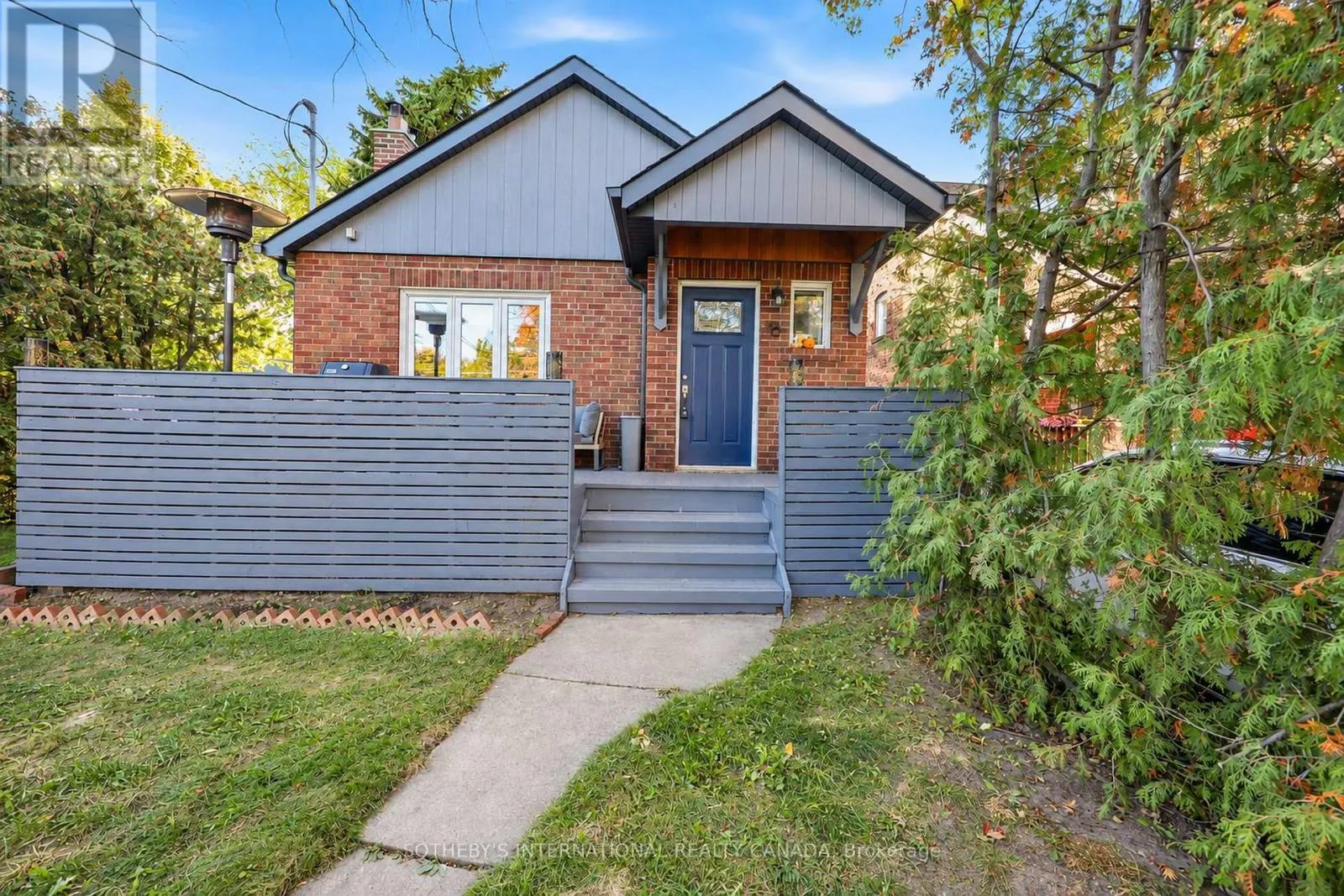 16 SMITHFIELD DRIVE
