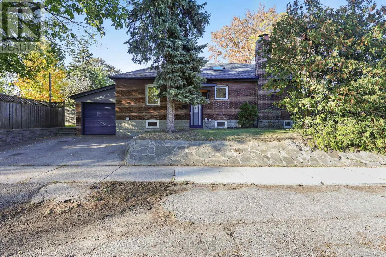 16 SMITHFIELD DRIVE