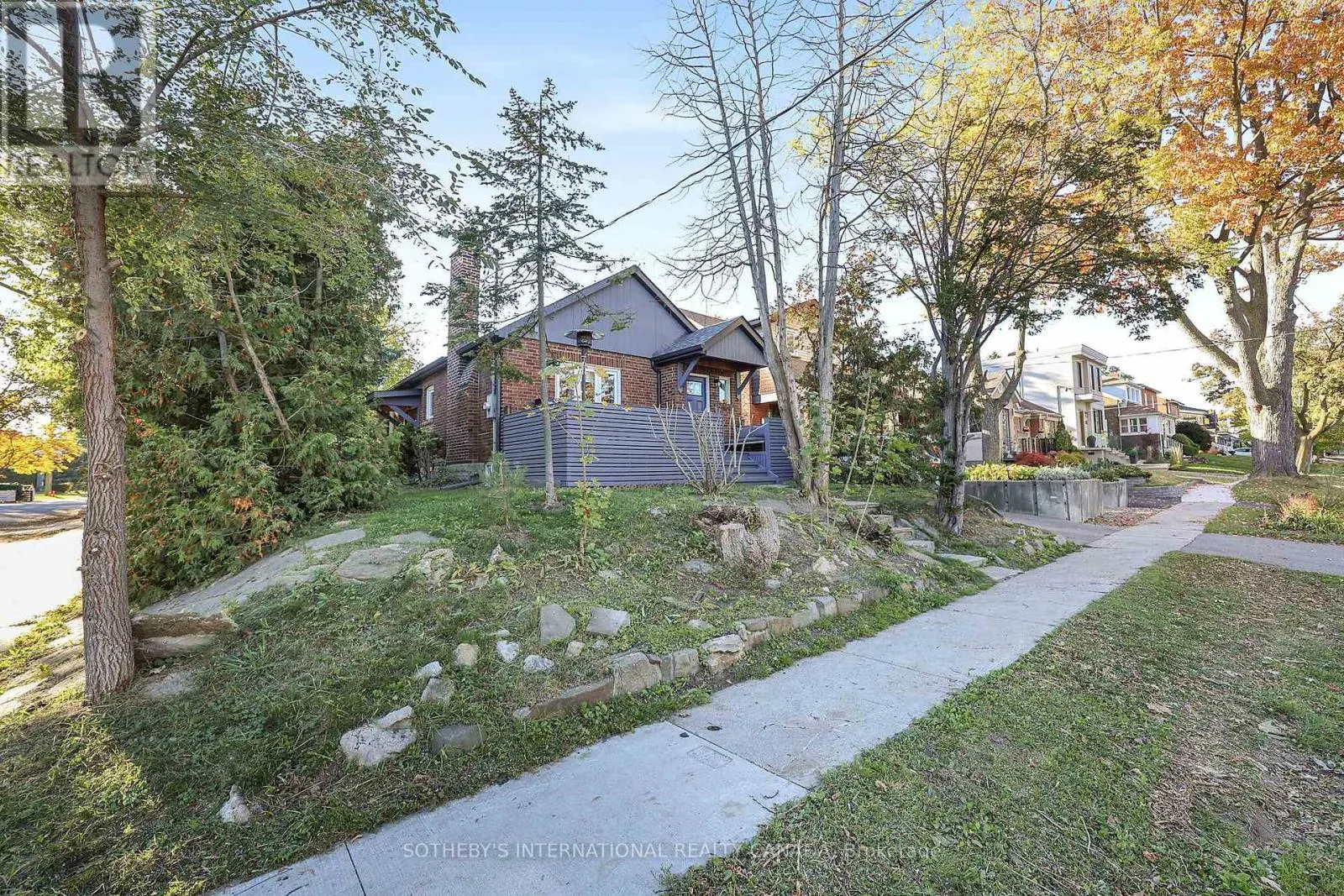 16 SMITHFIELD DRIVE
