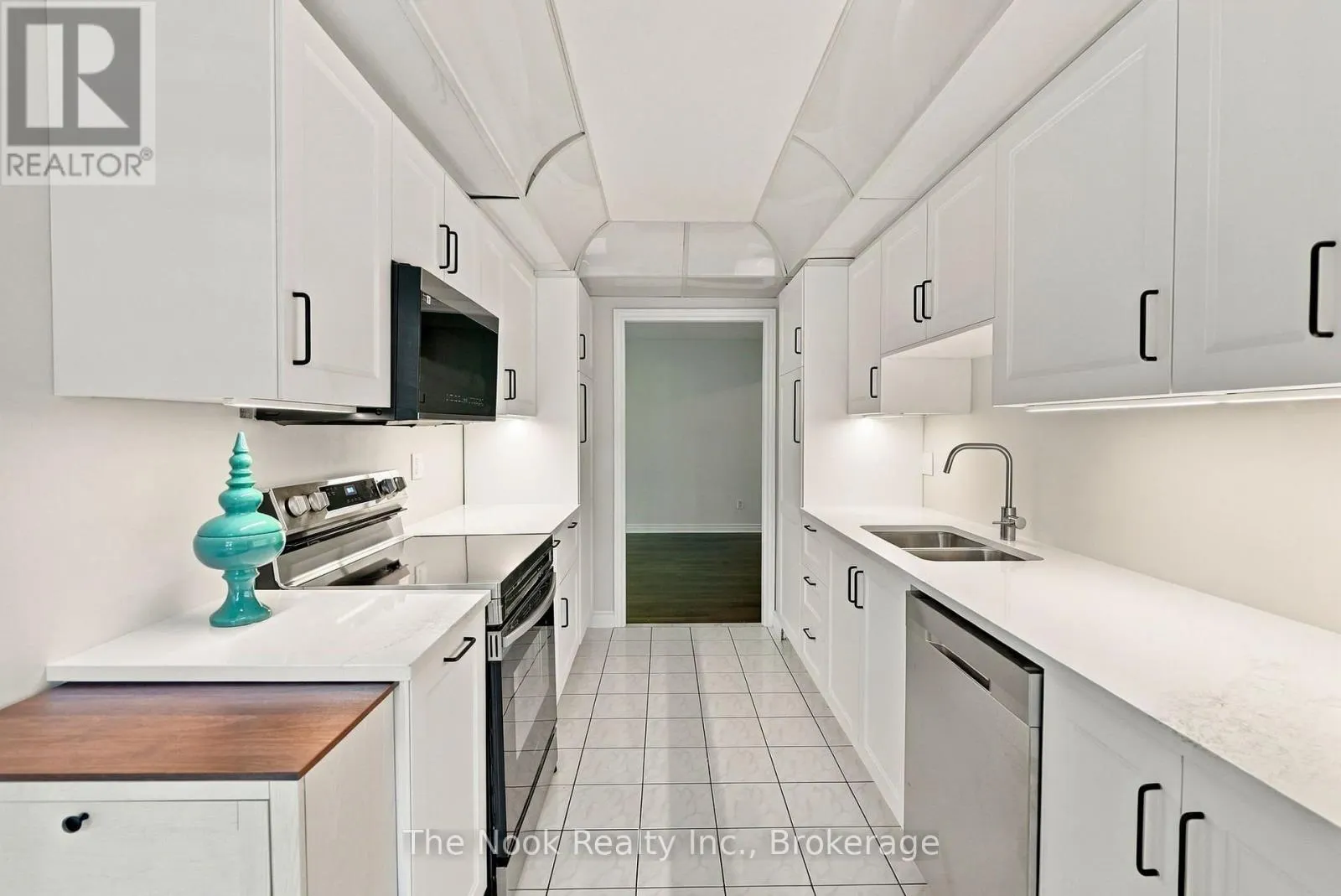 213 - 1 RIPLEY AVENUE #213