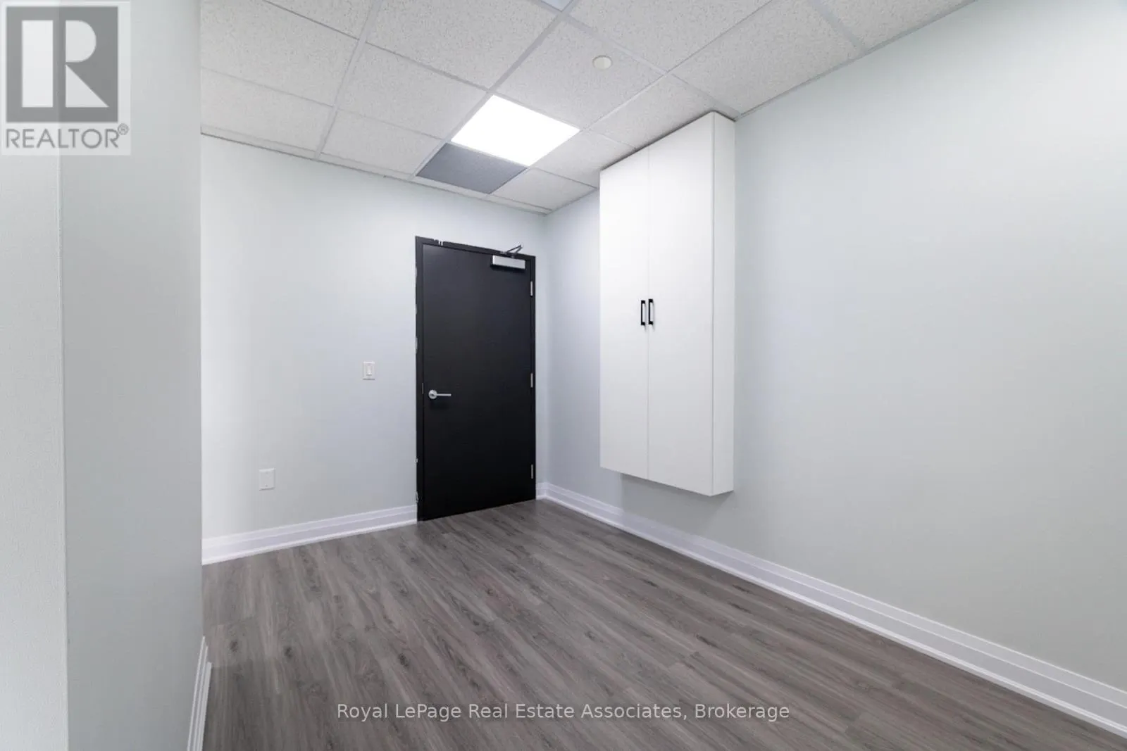 310 - 996 MARTIN GROVE ROAD