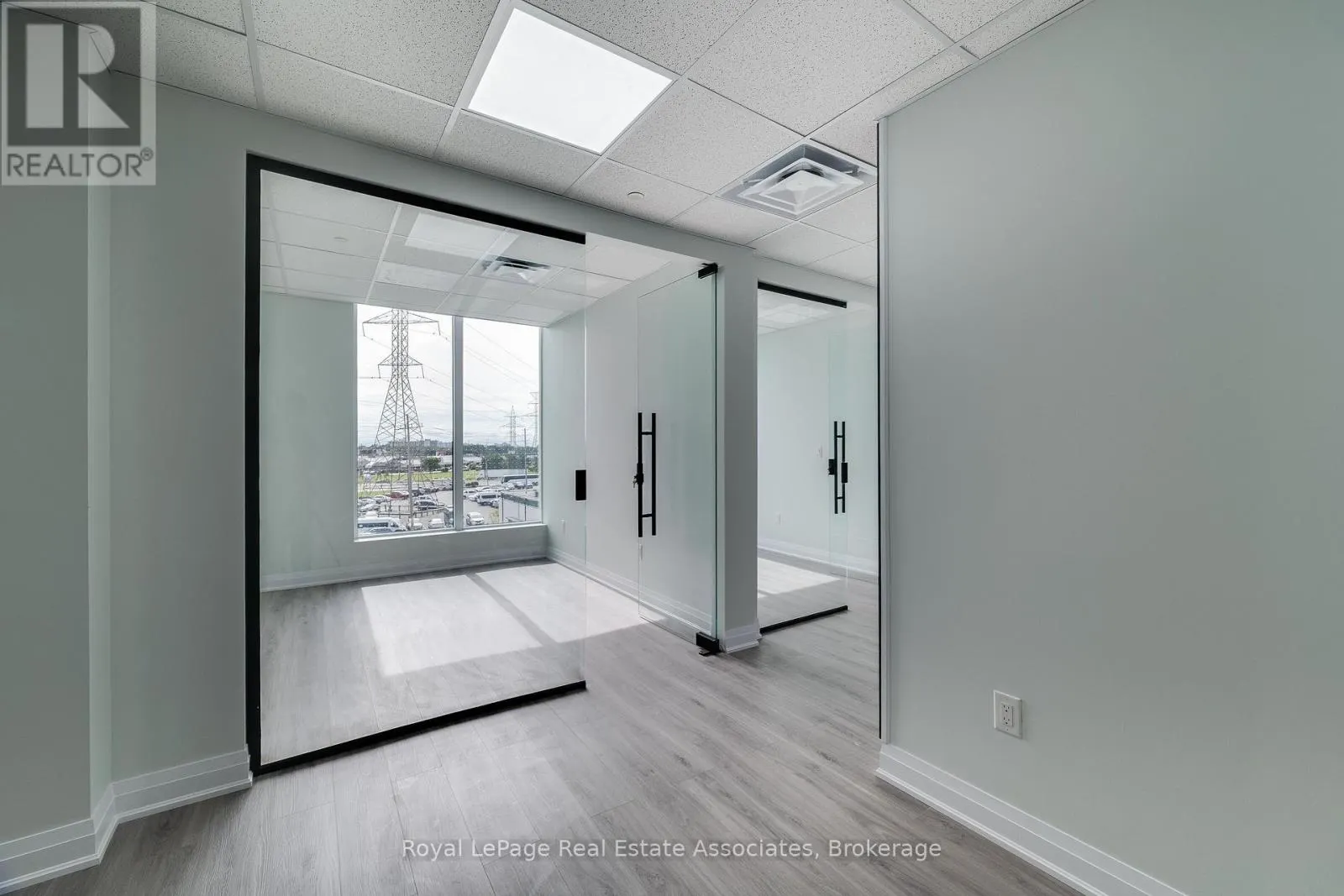 310 - 996 MARTIN GROVE ROAD