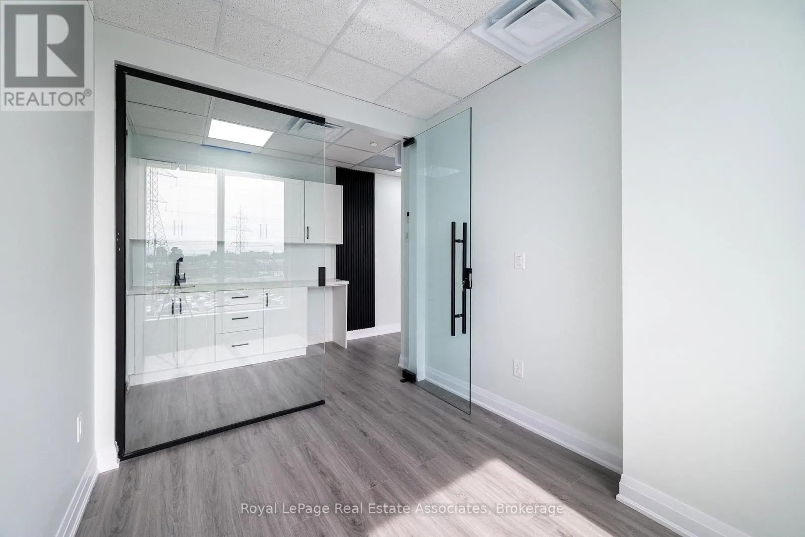 310 - 996 MARTIN GROVE ROAD