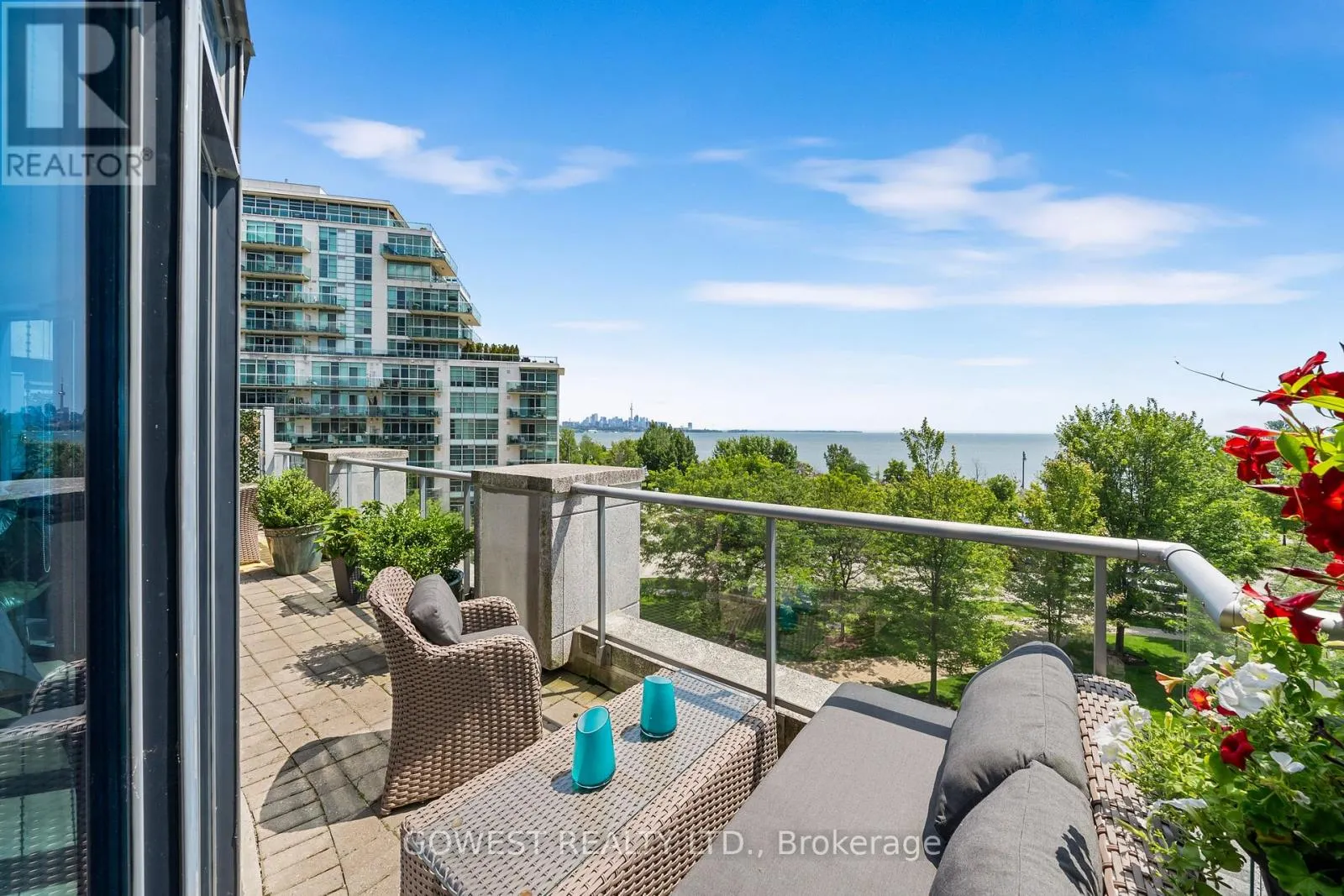318 - 2095 LAKE SHORE BOULEVARD W