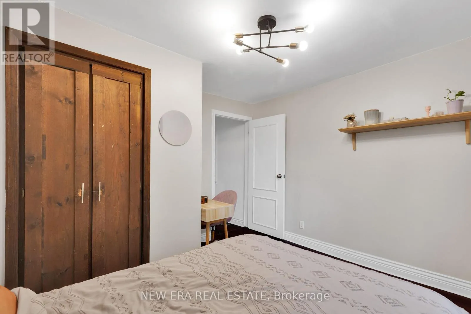 2 FOCH AVENUE