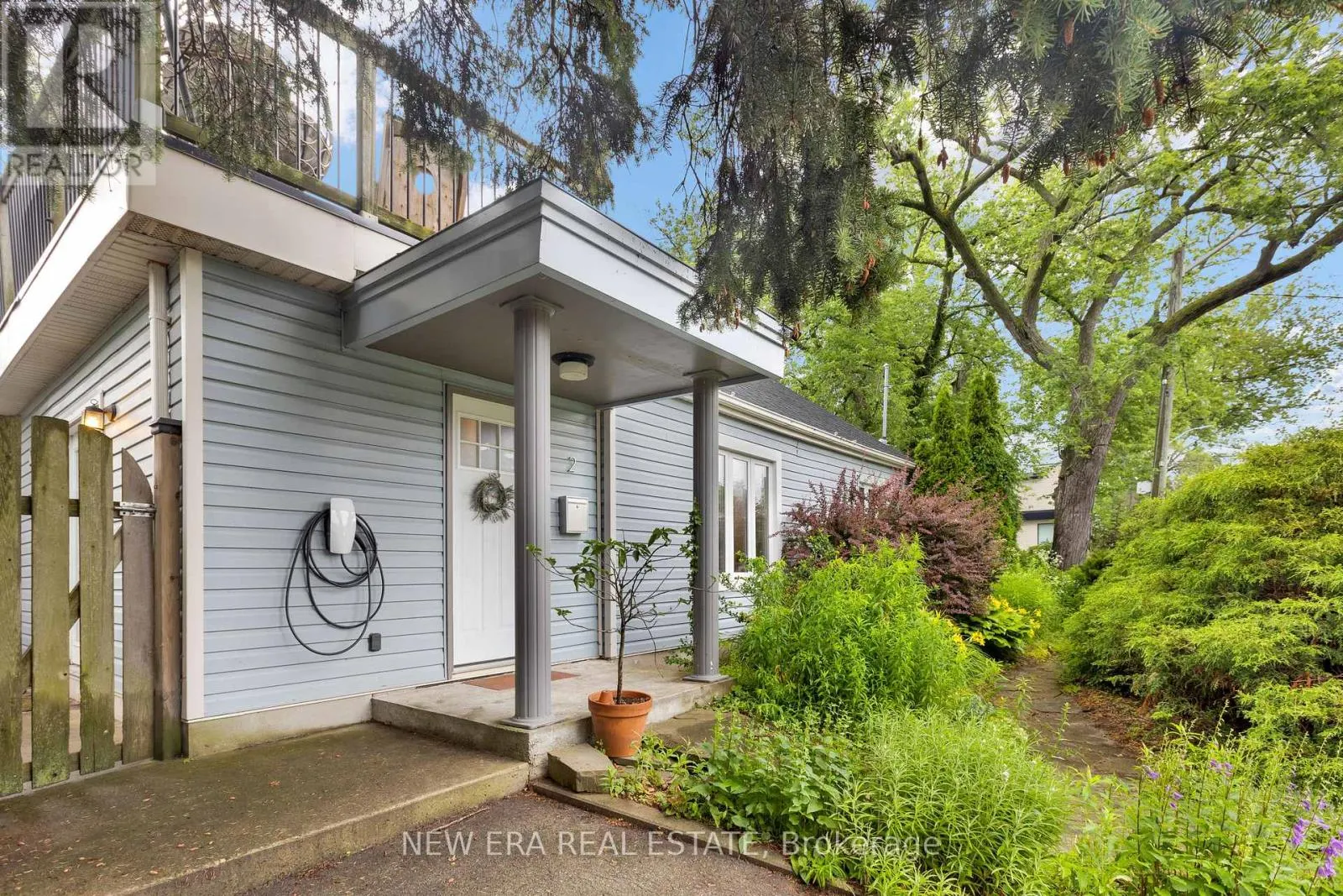2 FOCH AVENUE