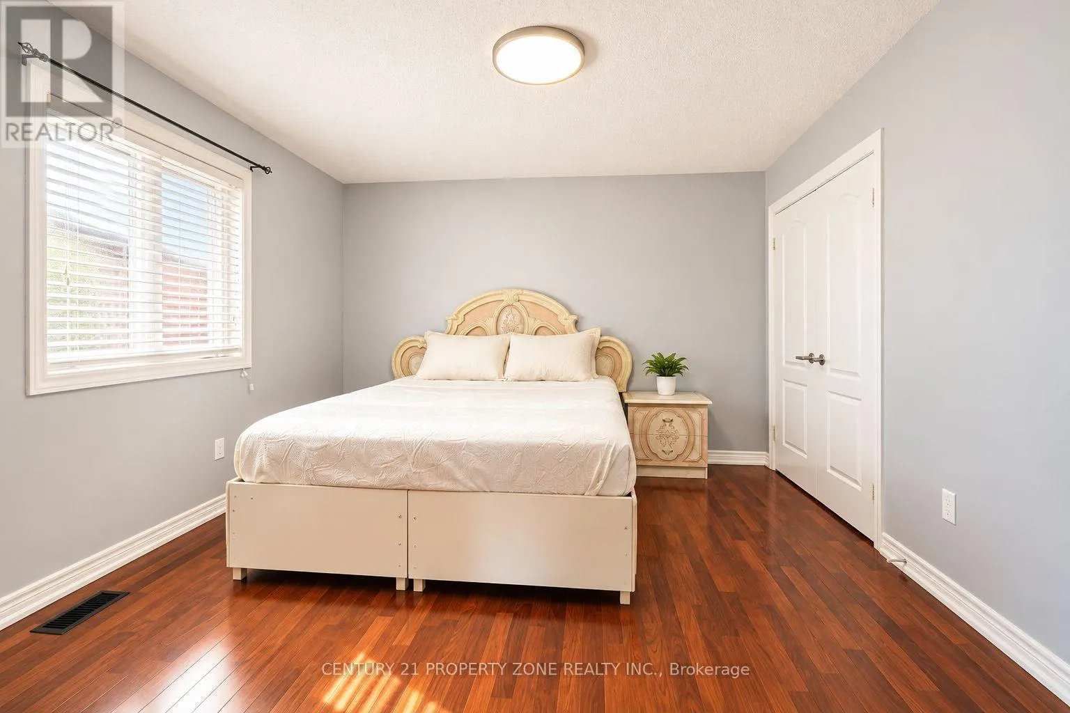 27 SLIPROCK CRESCENT