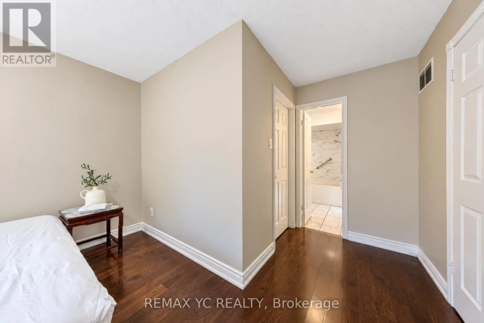 52 - 4635 REGENTS TERRACE