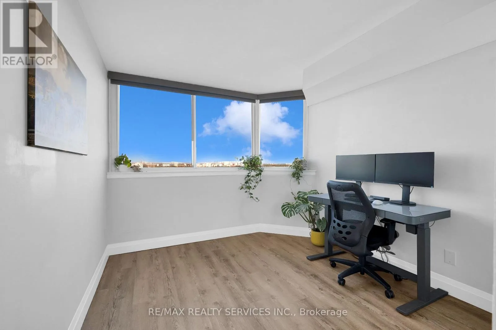 1104 - 880 DUNDAS STREET W