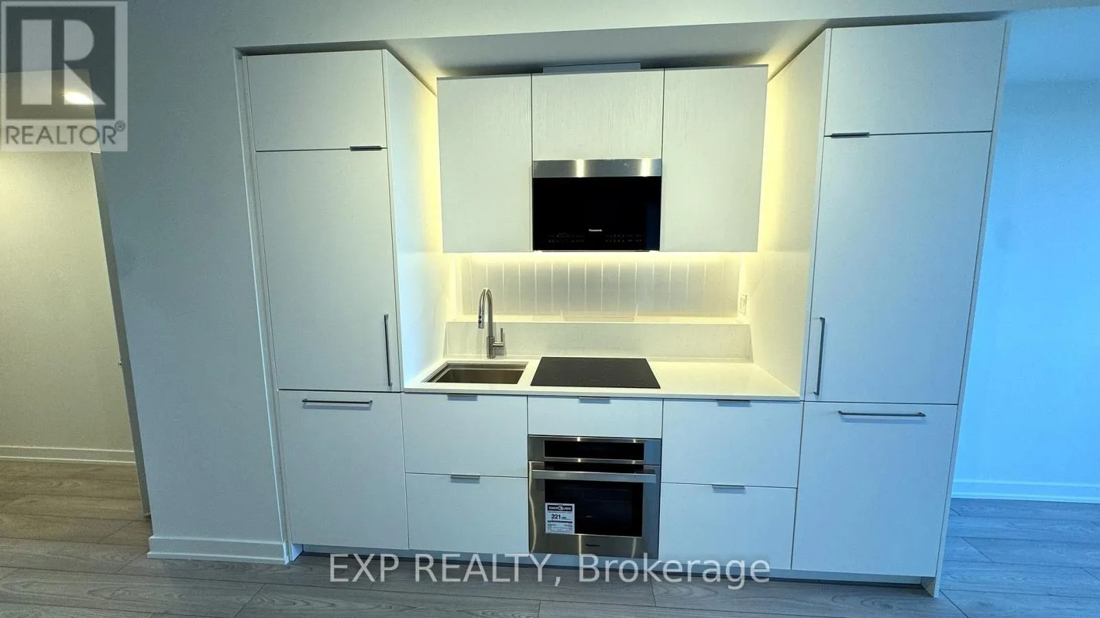 403 - 1 FAIRVIEW ROAD E