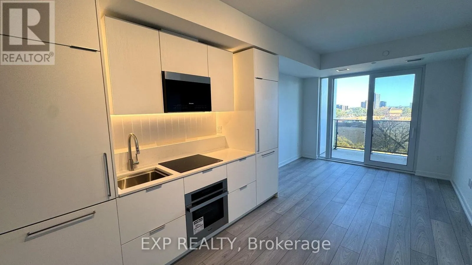 403 - 1 FAIRVIEW ROAD E