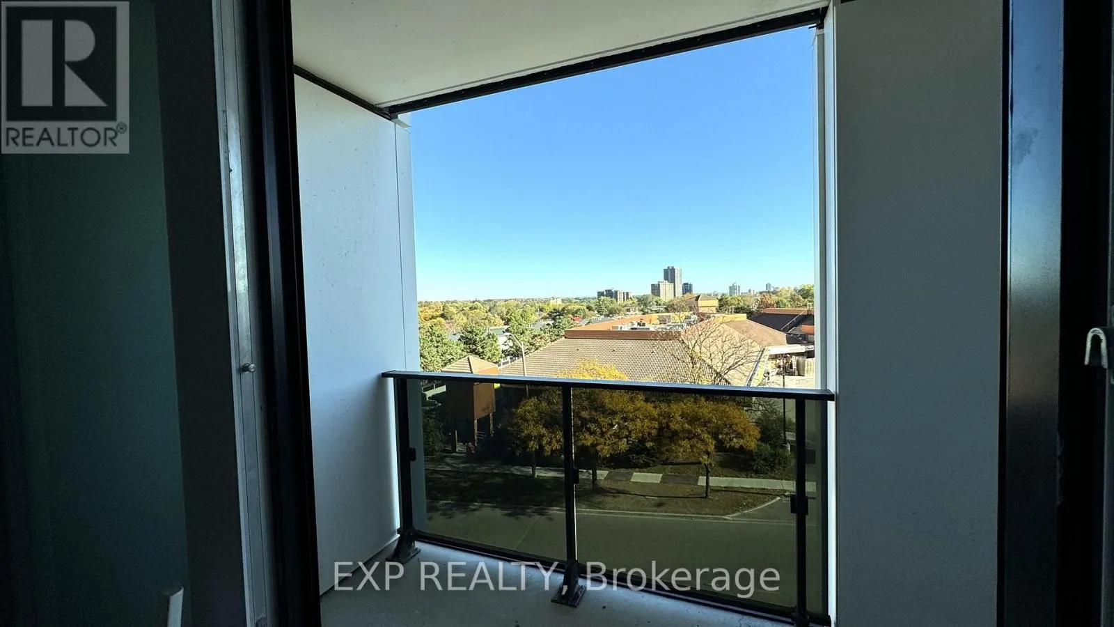 403 - 1 FAIRVIEW ROAD E