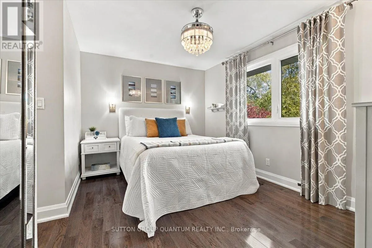 368 AURORA CRESCENT