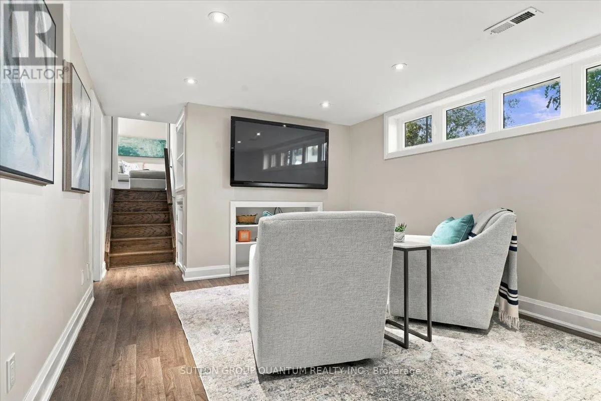 368 AURORA CRESCENT