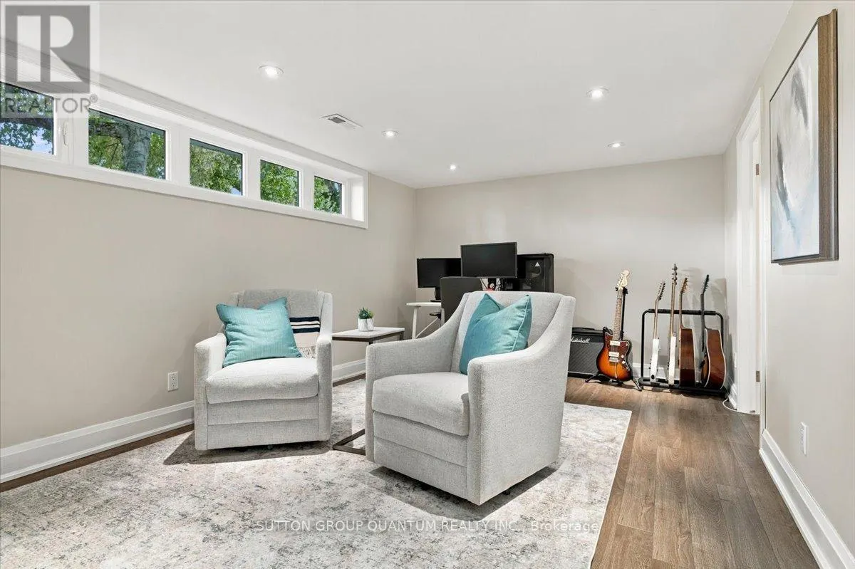 368 AURORA CRESCENT