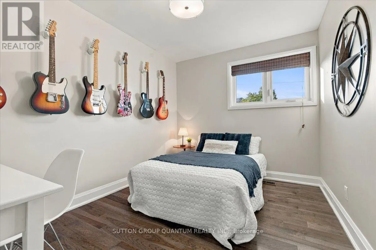 368 AURORA CRESCENT