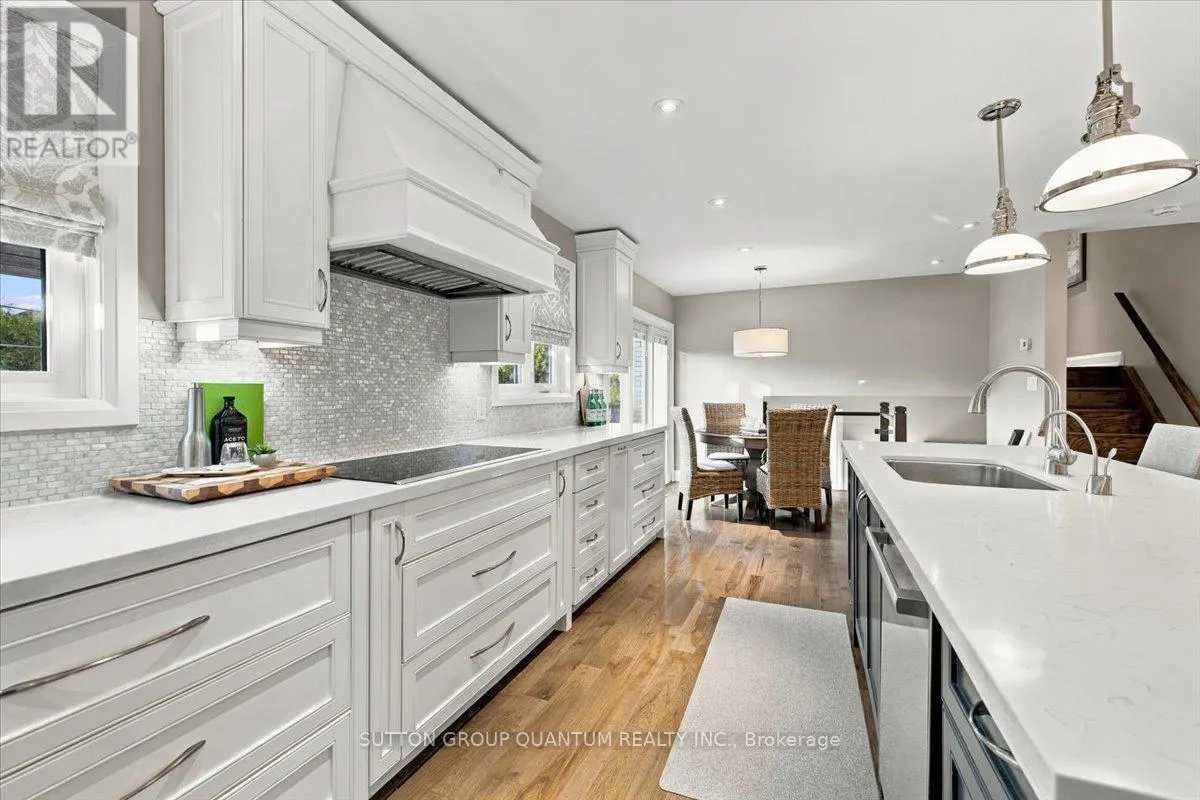 368 AURORA CRESCENT