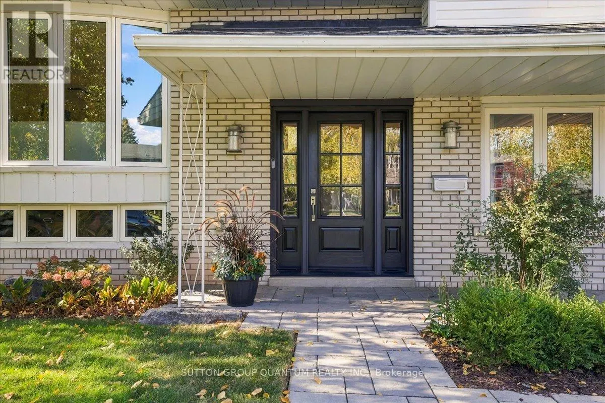 368 AURORA CRESCENT