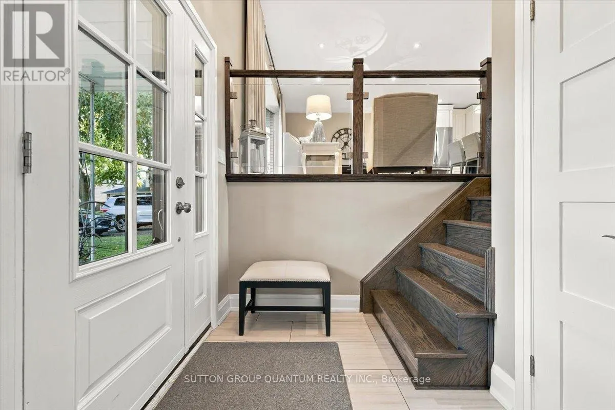 368 AURORA CRESCENT