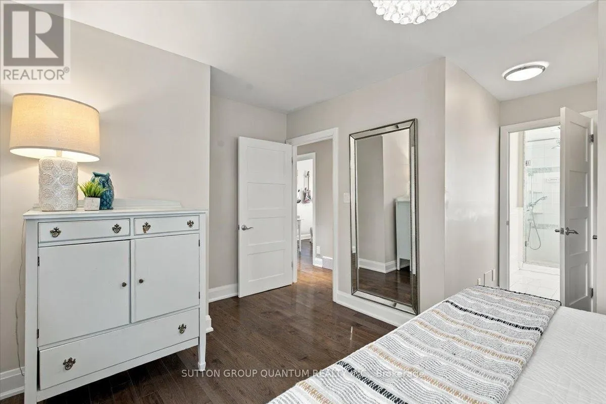 368 AURORA CRESCENT