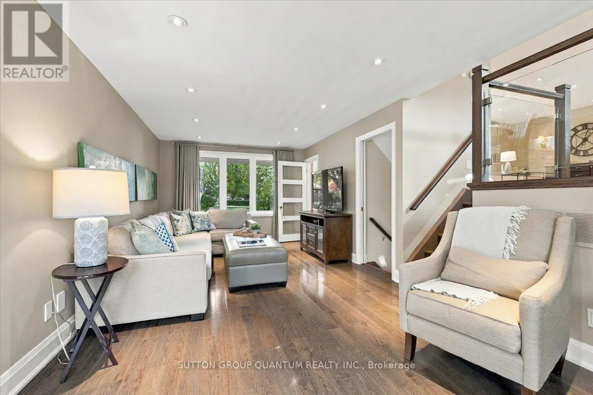 368 AURORA CRESCENT