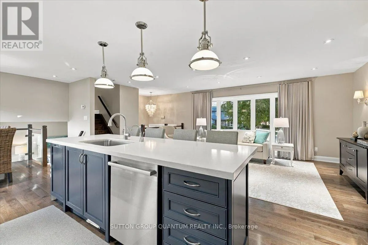 368 AURORA CRESCENT