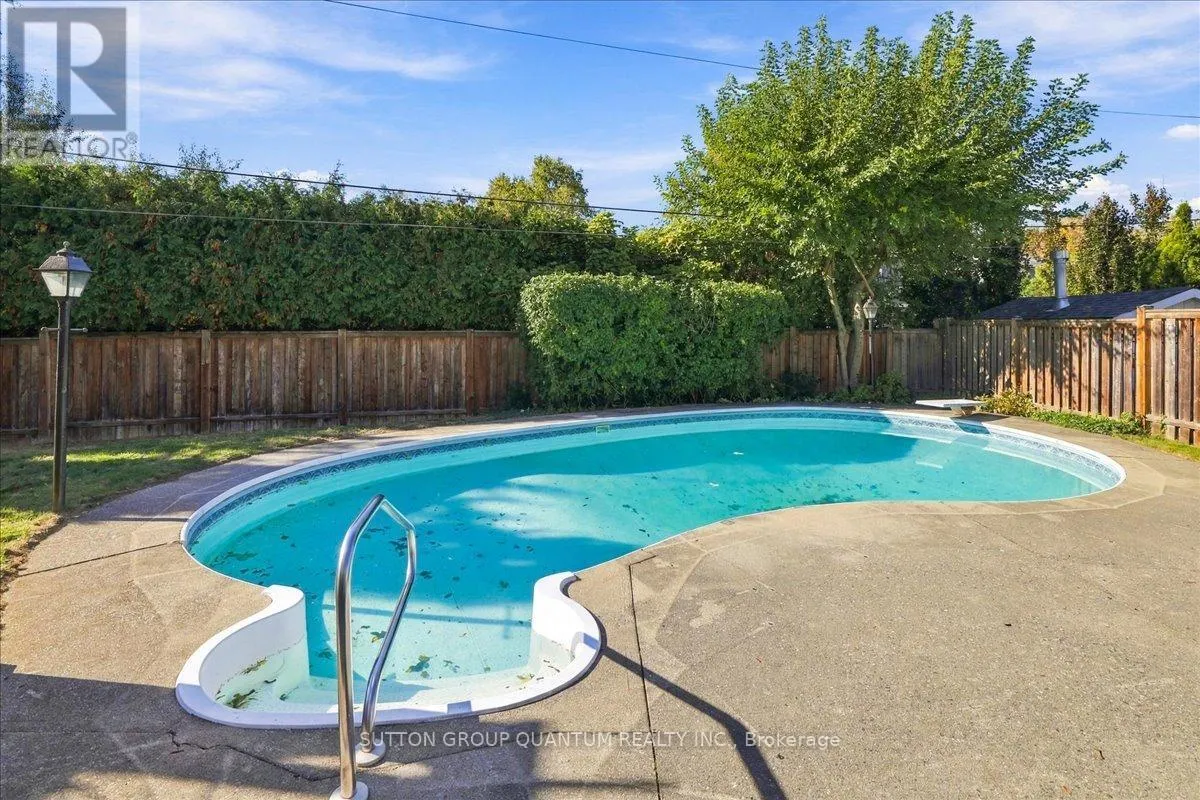 368 AURORA CRESCENT