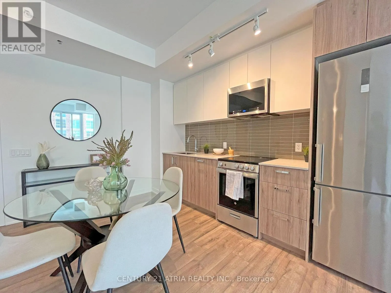 527 - 1787 ST.CLAIR AVENUE W