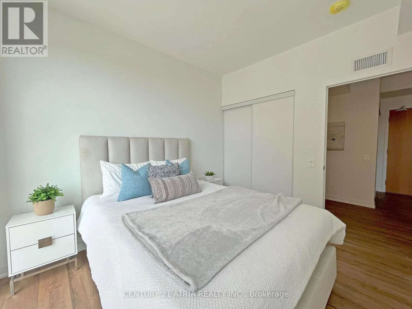 527 - 1787 ST.CLAIR AVENUE W