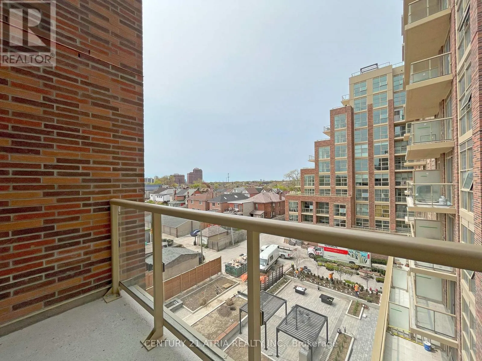 527 - 1787 ST.CLAIR AVENUE W