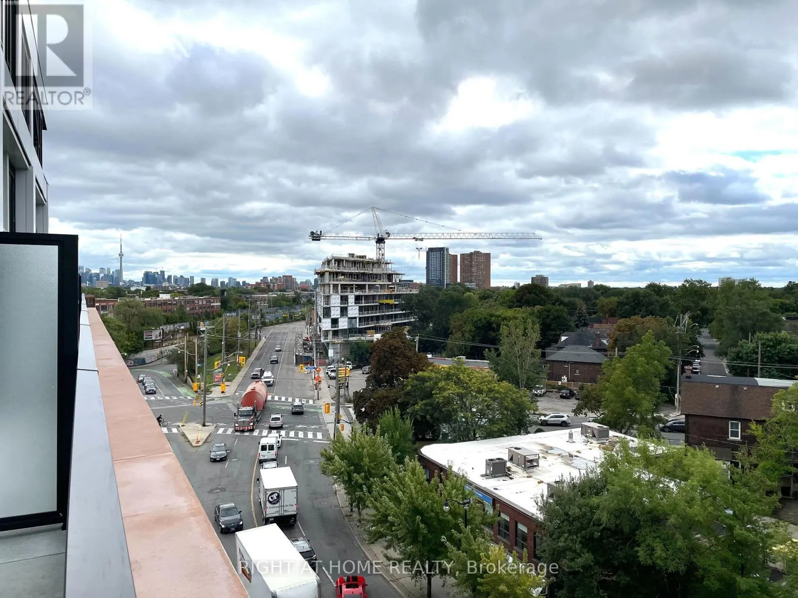 603 - 2720 DUNDAS STREET W