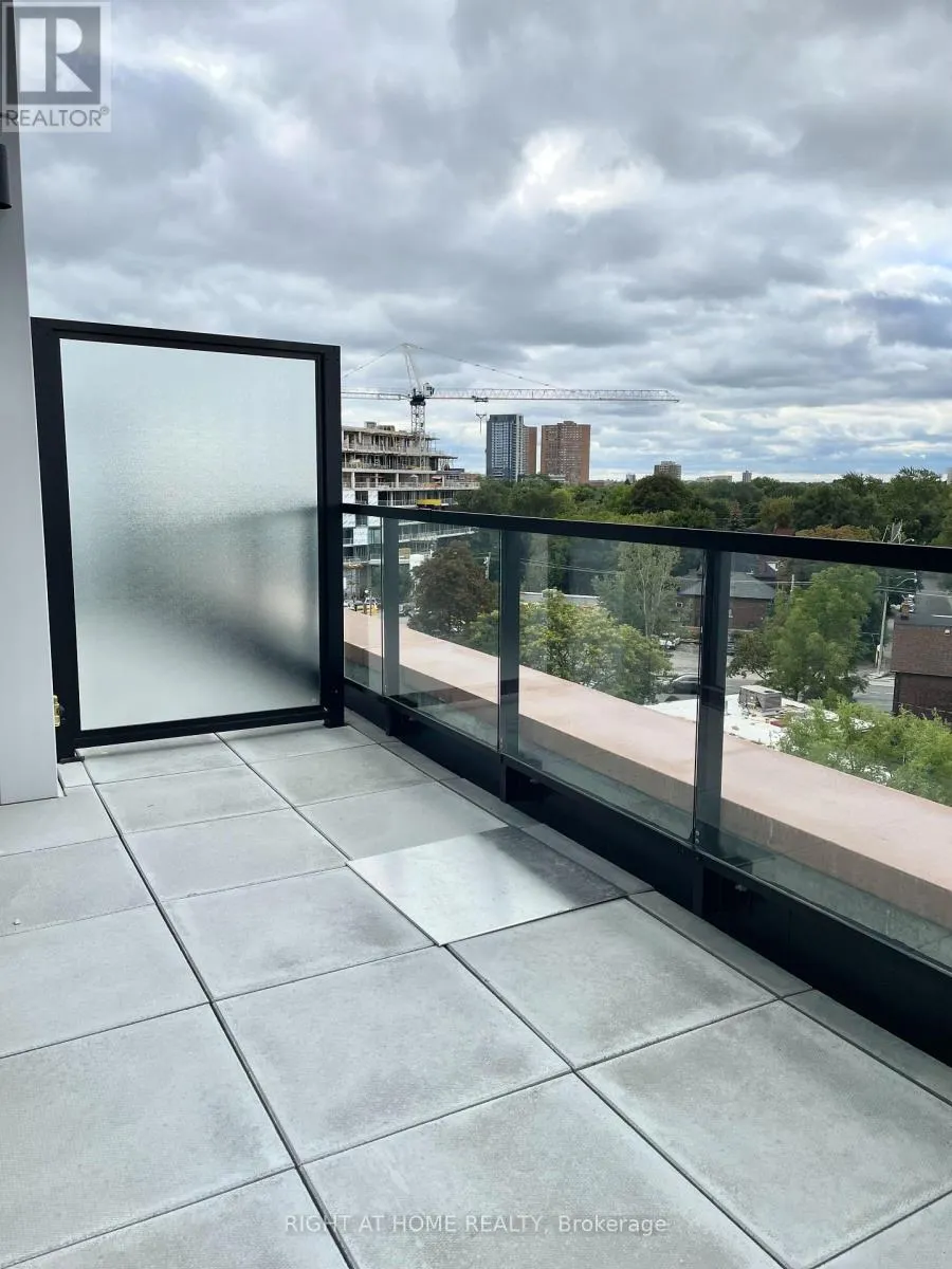 603 - 2720 DUNDAS STREET W