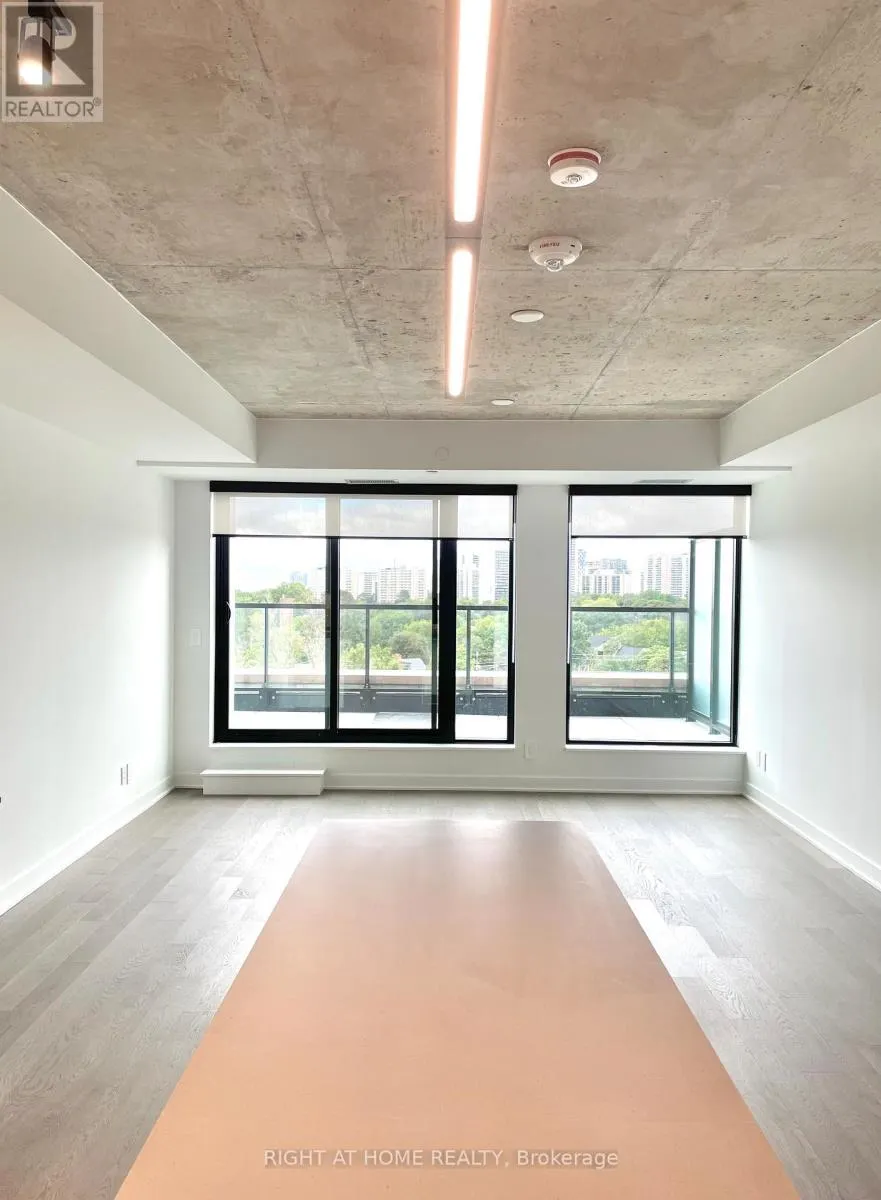 603 - 2720 DUNDAS STREET W