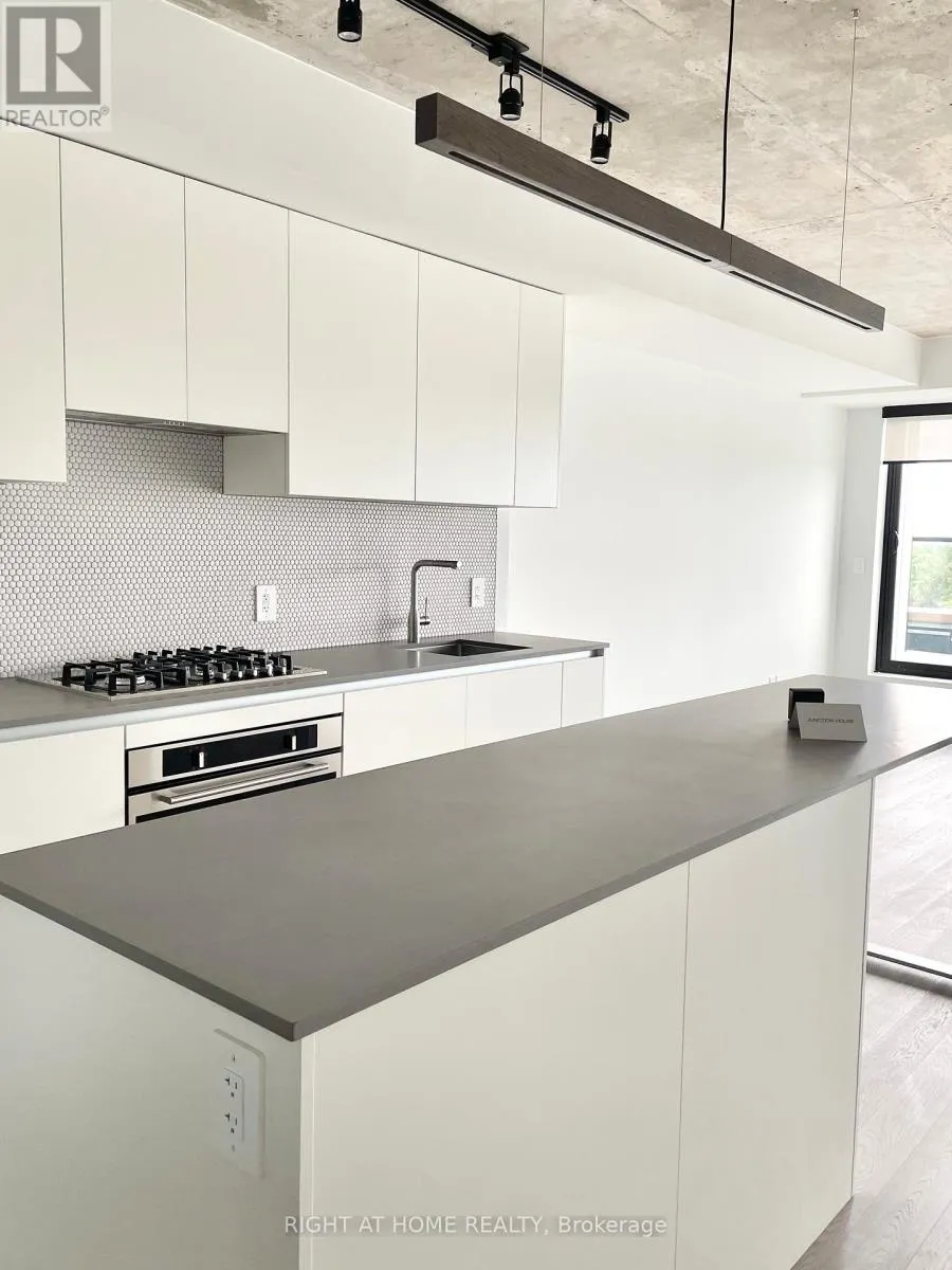 603 - 2720 DUNDAS STREET W