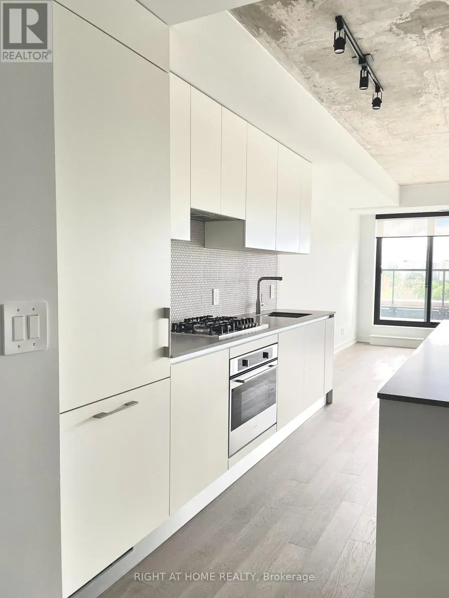 603 - 2720 DUNDAS STREET W