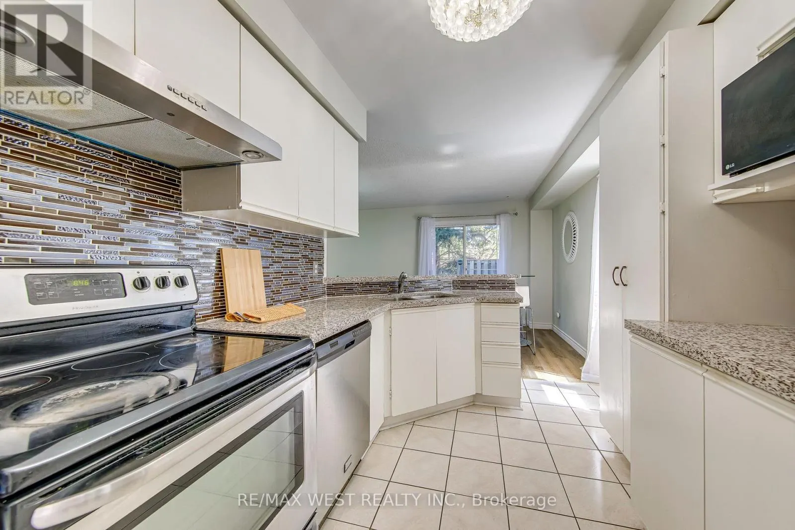 153 - 99 BRISTOL ROAD E