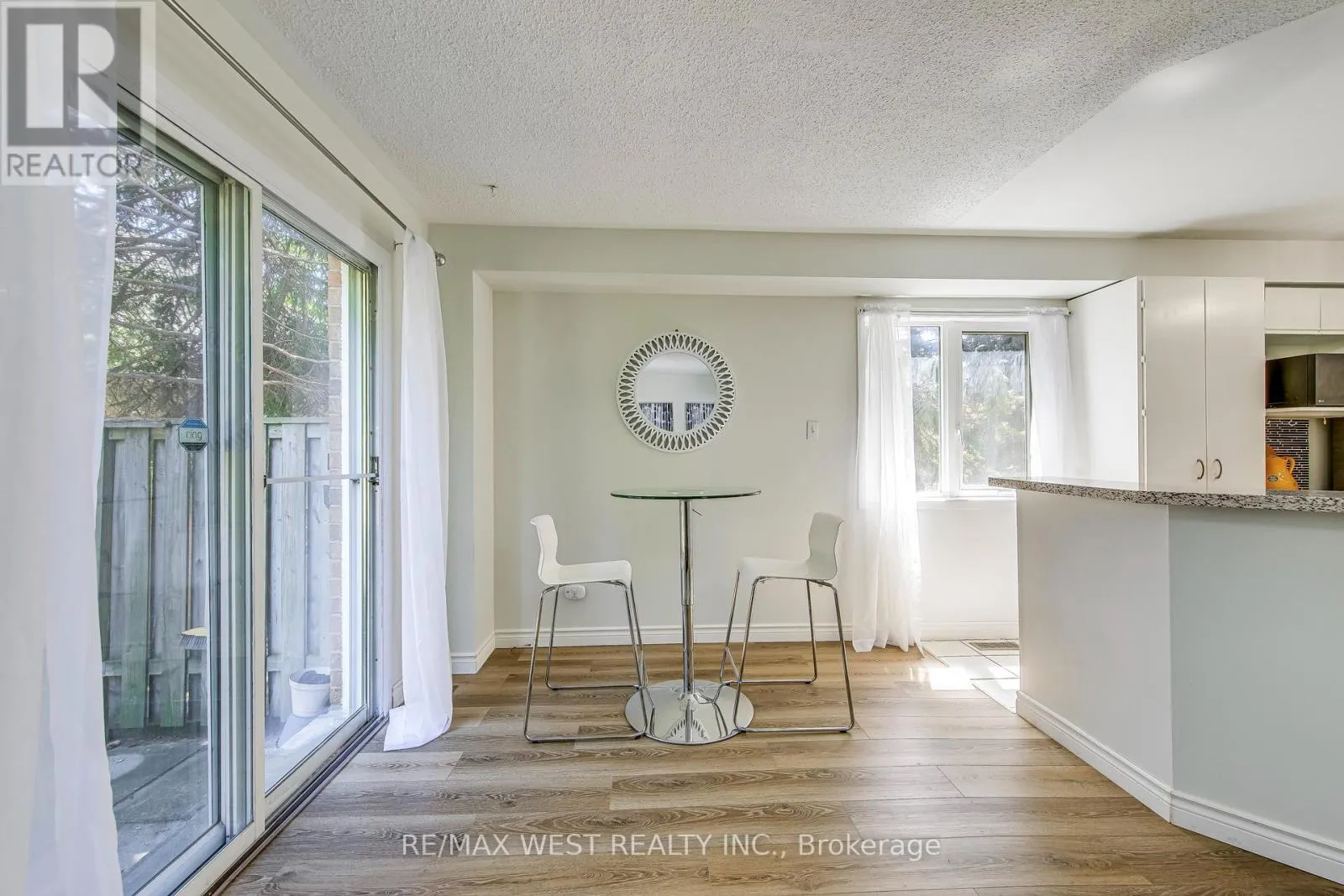153 - 99 BRISTOL ROAD E