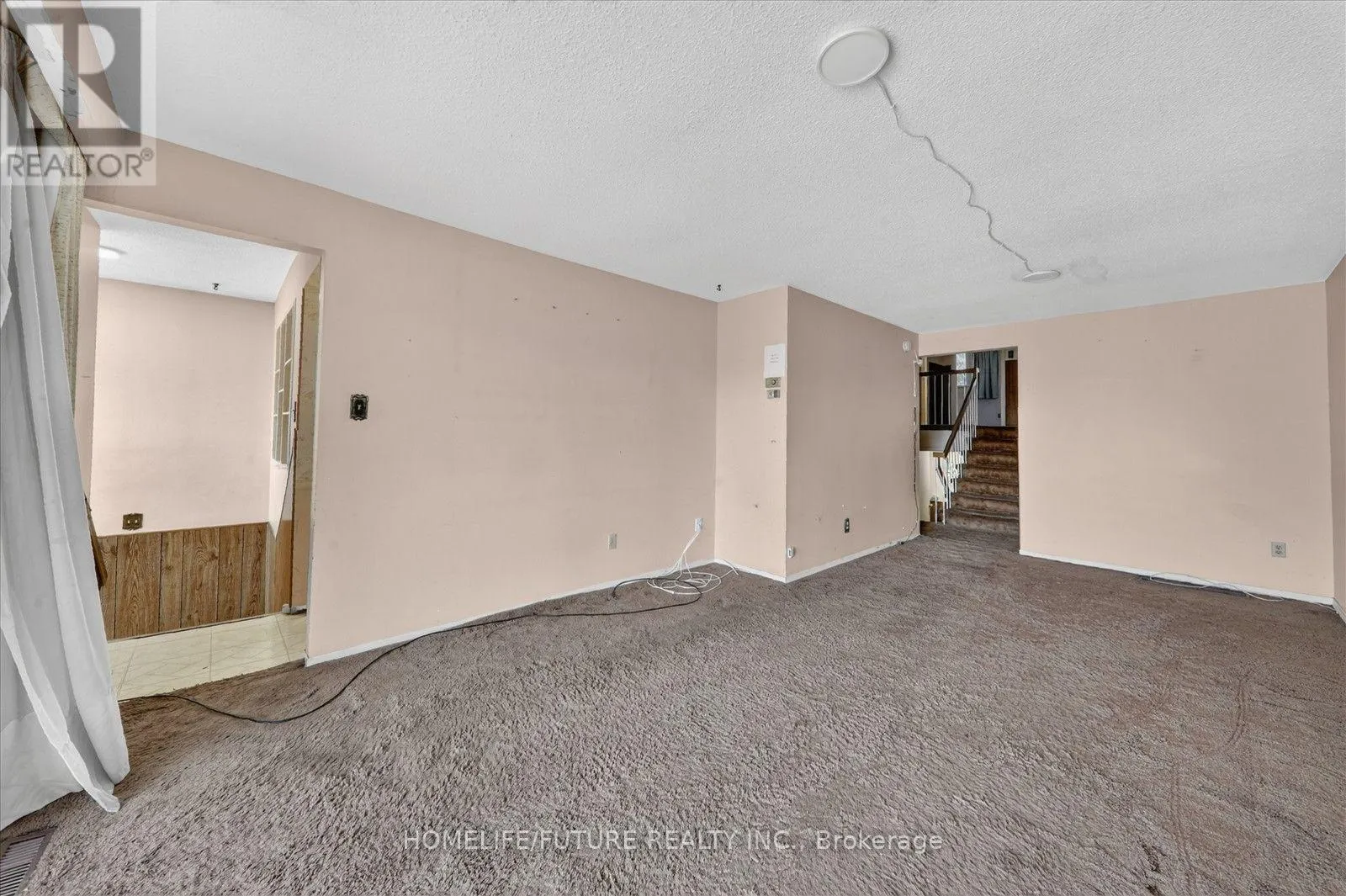 7 WINTERFOLD DRIVE