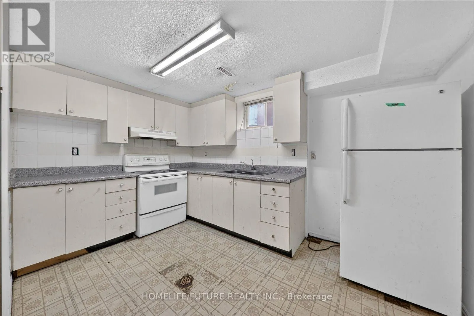 7 WINTERFOLD DRIVE