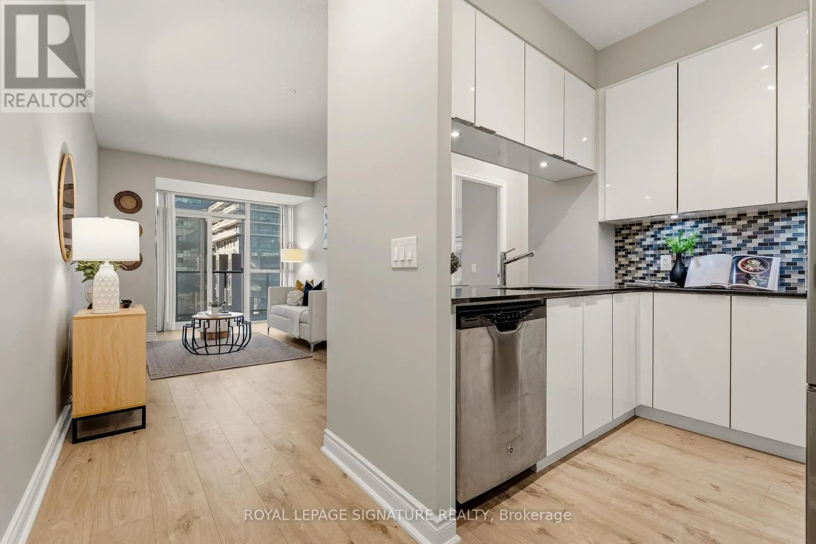 330 - 80 MARINE PARADE DRIVE