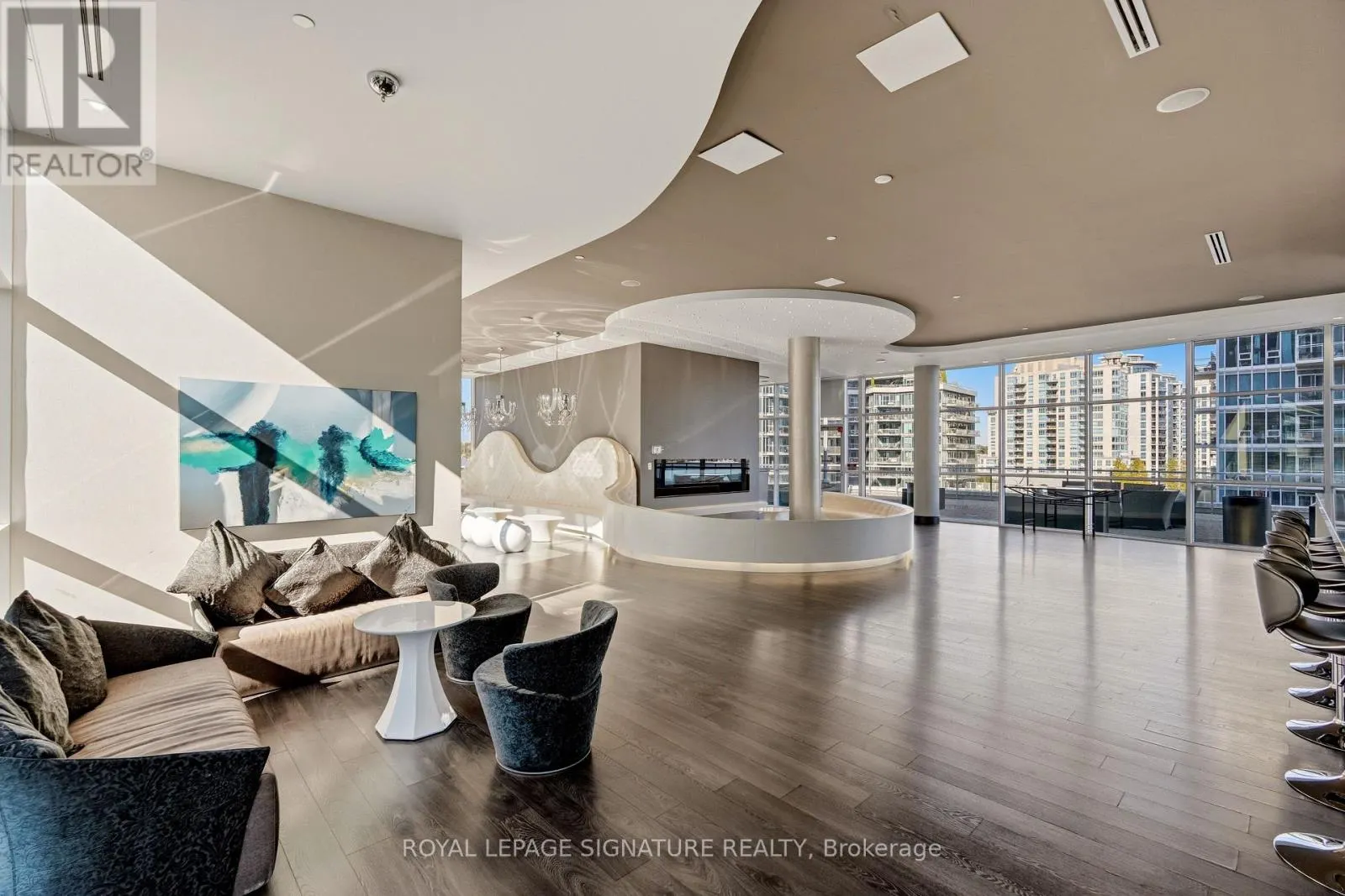 330 - 80 MARINE PARADE DRIVE