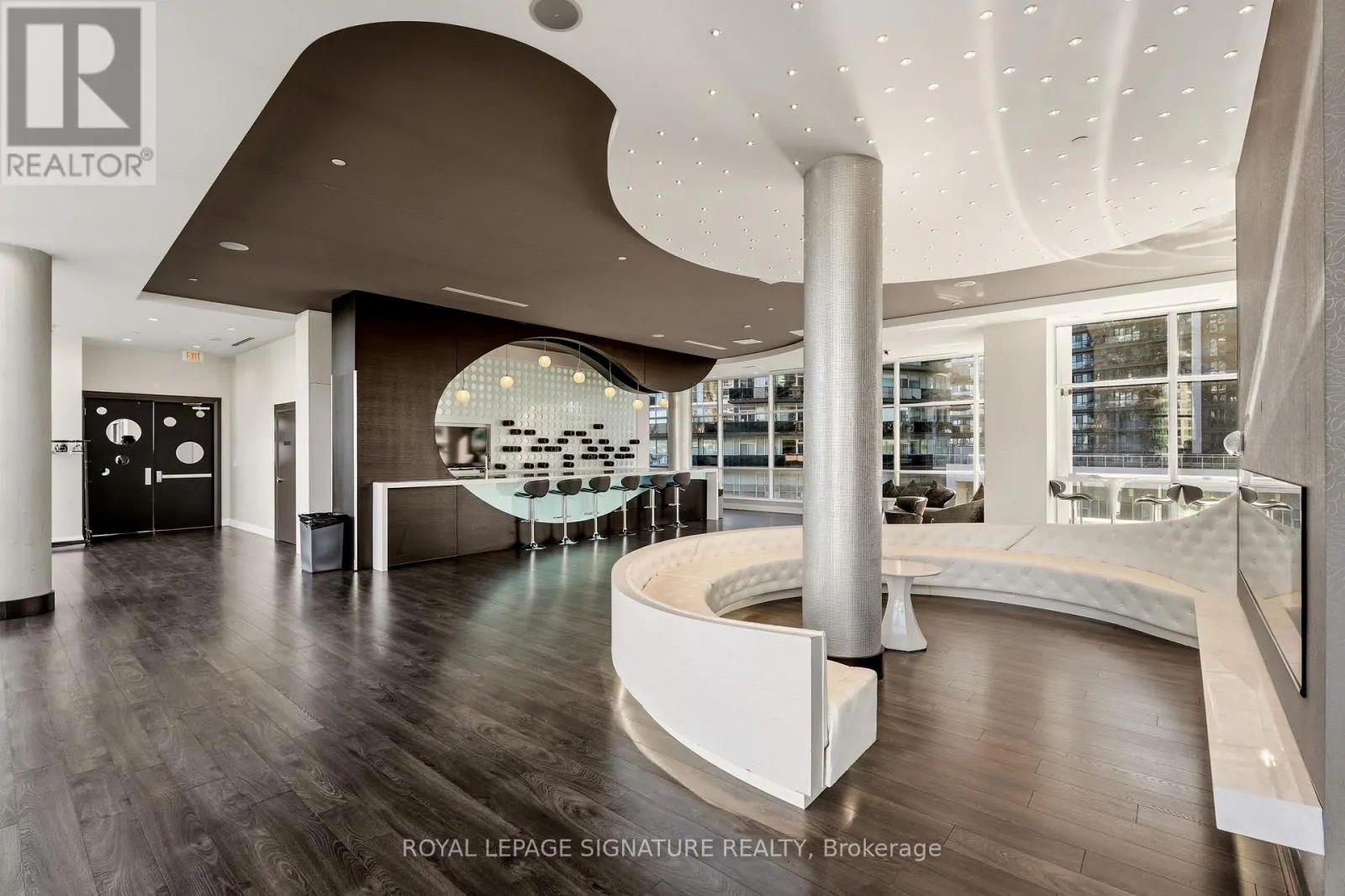 330 - 80 MARINE PARADE DRIVE