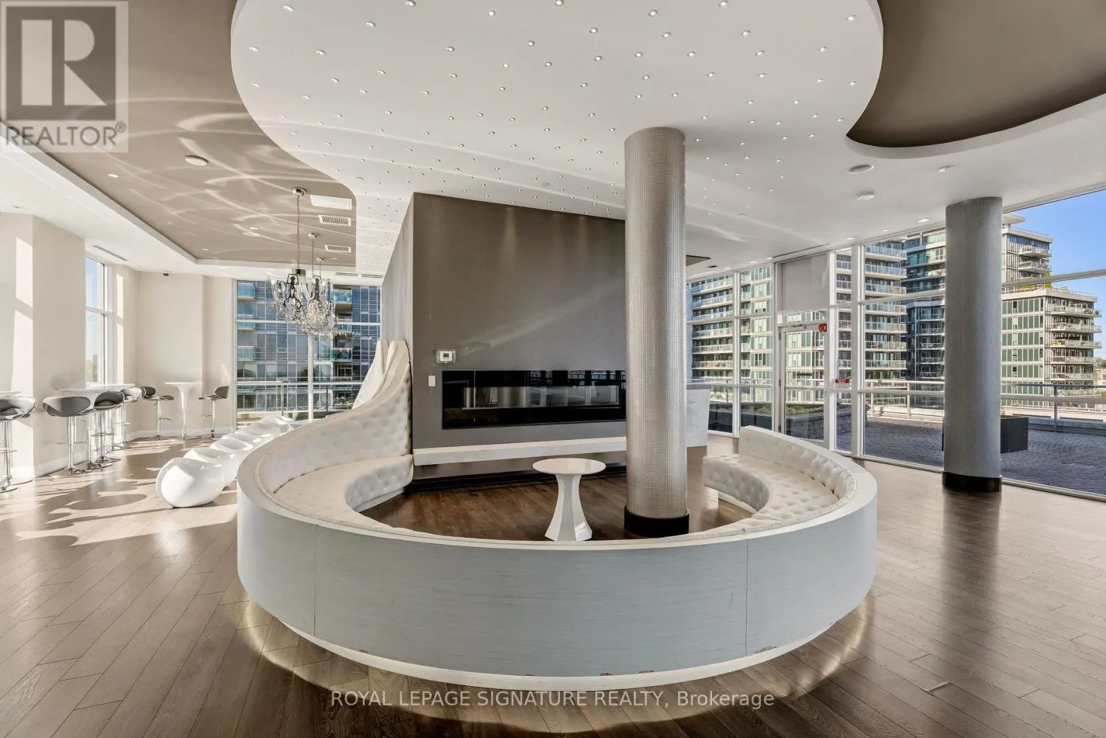 330 - 80 MARINE PARADE DRIVE